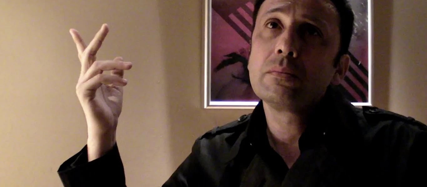 Ρένος Χαραλαμπίδης: «Πού είναι οι κρεμάλες που θα με κρεμούσαν; Θέλω να τις βάλω στο σαλόνι μου» (βίντεο)